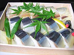 �������i