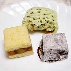 ������e����