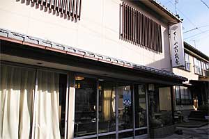 ������e����